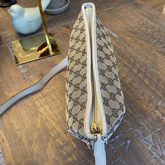 🌺 AUTH Gucci Monogram Crossbody Bag 🌺 BEAUTIFUL - Picture 5 of 16